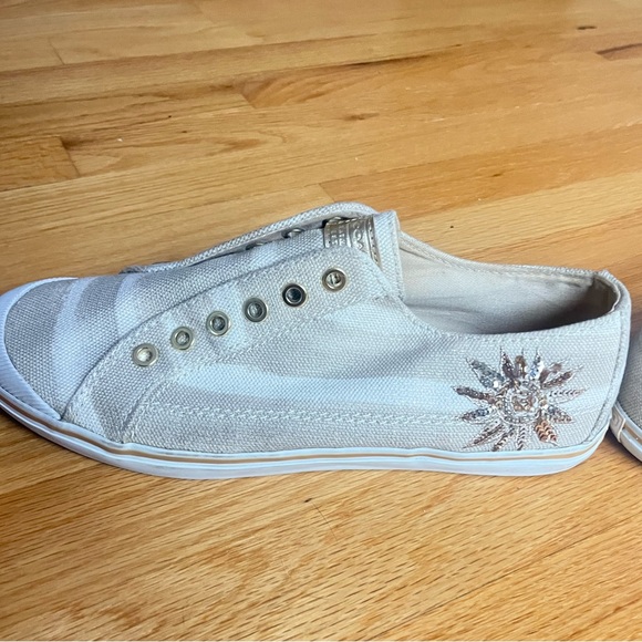 Coach Kennedi Lurex Gold Canvas Beaded Sun Shoes Size 9 - Picture 7 of 12